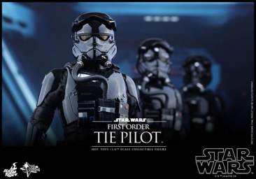 Star Wars: The Force Awakens - 1/6th scale First Order TIE Pilot