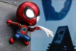 Cosbaby - Avengers: Infinity War - Iron Spider (Web Shooting) COSB432