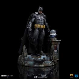 Batman Unleashed Deluxe 1:10 Scale Statue