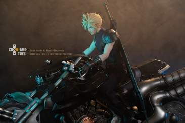 GameToys - Fantasy Warrior Cloud Strife Deluxe Edition