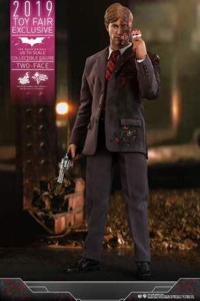 The Dark Knight - Two Face (Toy Fair Exclusive)