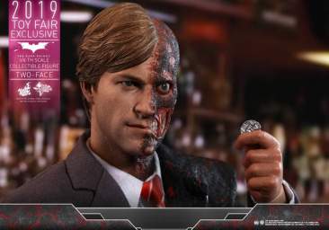 The Dark Knight - Two Face (Toy Fair Exclusive)