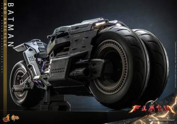 The Flash - 1/6th scale Batman and Batcycle