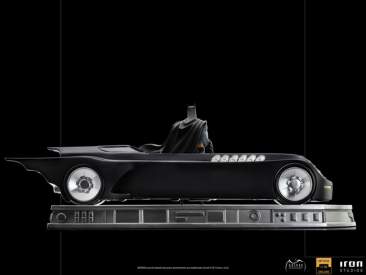 Batman and Batmobile Deluxe 1:10 Scale Statue