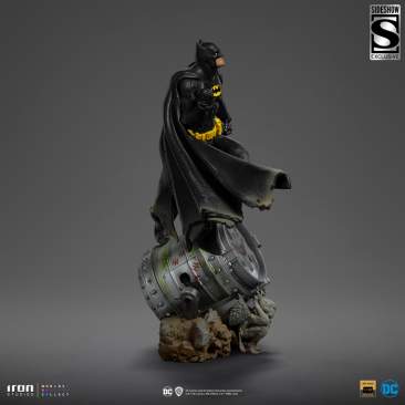 Batman Black Version Deluxe 1:10 Scale Statue