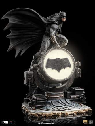Iron Studios - 1:10 Scale Batman on Batsignal Deluxe Statue