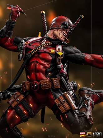 Iron Studios -  1:10 Scale Deadpool Deluxe Statue