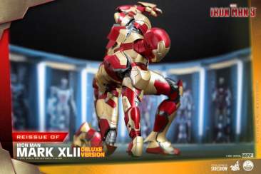 Iron Man 3: 1/4 Scale Iron Man Mark XLII Deluxe Version