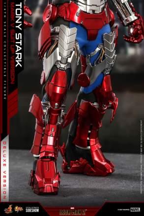 Iron Man 2 - Tony Stark Mark V Suit up Version - Deluxe
