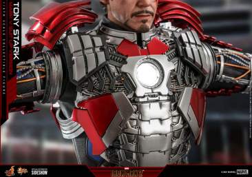 Iron Man 2 - Tony Stark Mark V Suit up Version