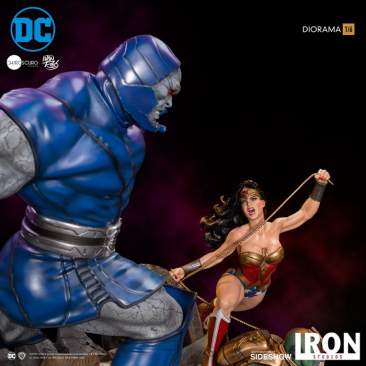 Iron Studios - Wonder Woman Vs Darkseid Sixth Scale Diorama